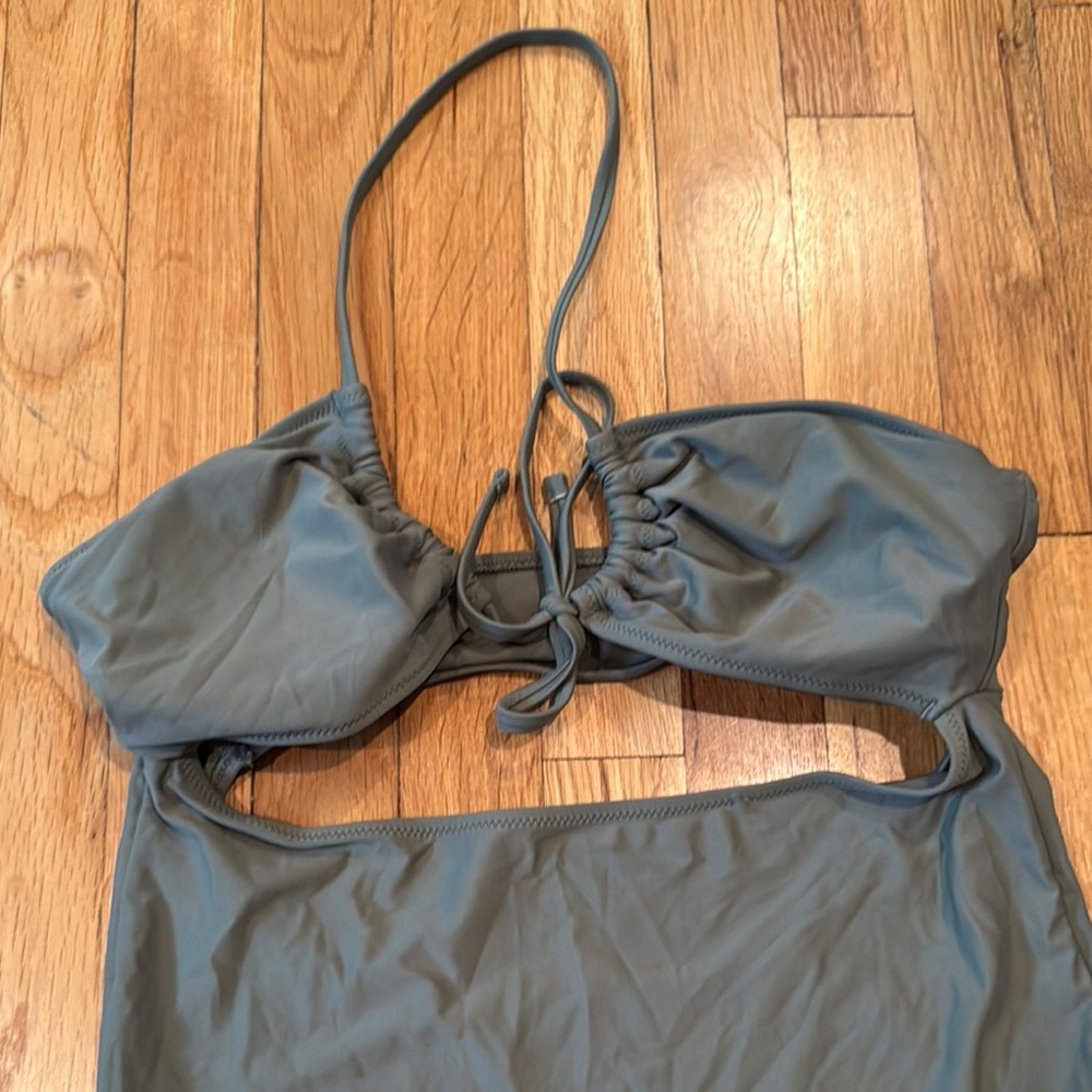 One-Piece Swimsuit - Picture 2 of 5